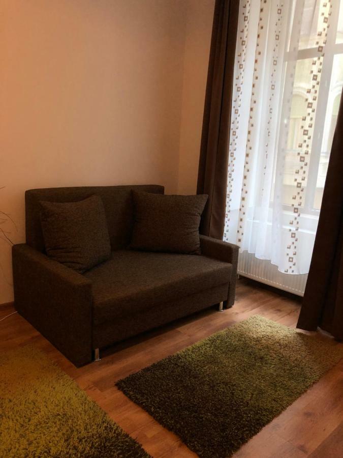 Poppys Apartment Arad Exterior foto